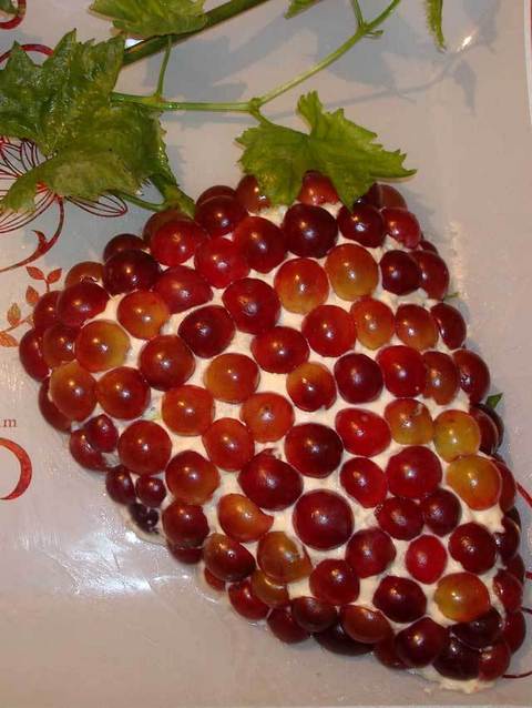 Салат виноградная гроздь рецепт с фото